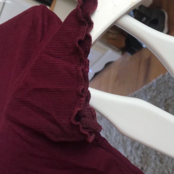 Longer but cropped shirt - Picture 5 of 8